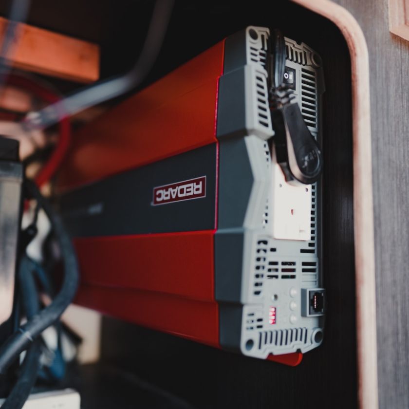REDARC 1500W Pure Sine Wave Inverter [C]